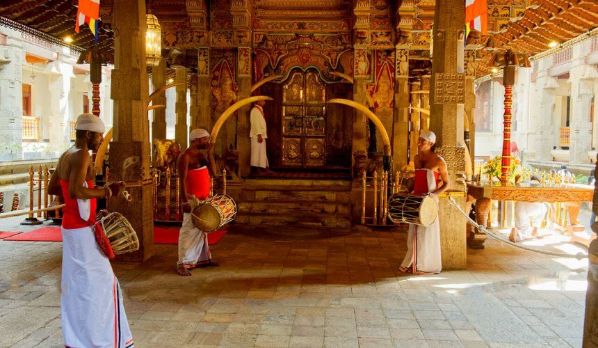 Visit Temple of theTooth Sri Lanka - Go Lanka Tour Gallery Image